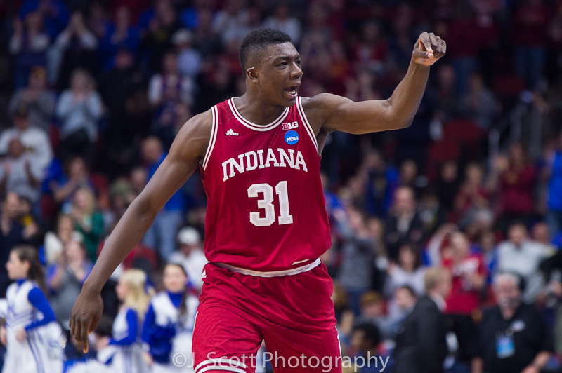 Former Indiana Hoosier Thomas Bryant Avoids Injury, Will Play Christmas Day  for Los Angeles Lakers - Sports Illustrated Indiana Hoosiers News, Analysis  and More