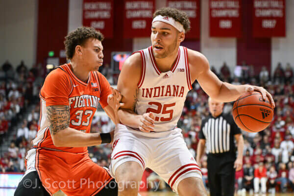 Top 10 best college basketball teams of all time Ft. UCLA Bruins, Indiana Hoosiers and more