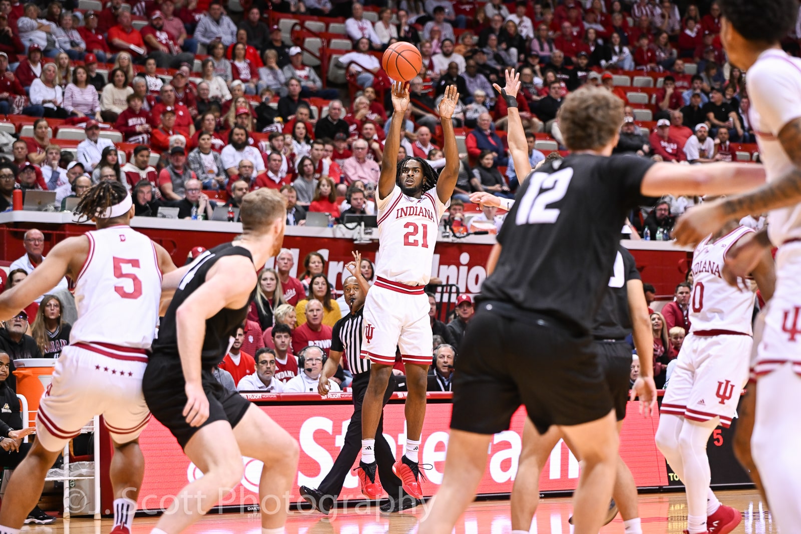 6-Banner Sunday: Indiana is 3-0 despite several close calls - Inside ...