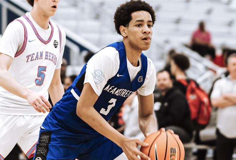 Meanstreets point guard Davion Thompson handles the ball.