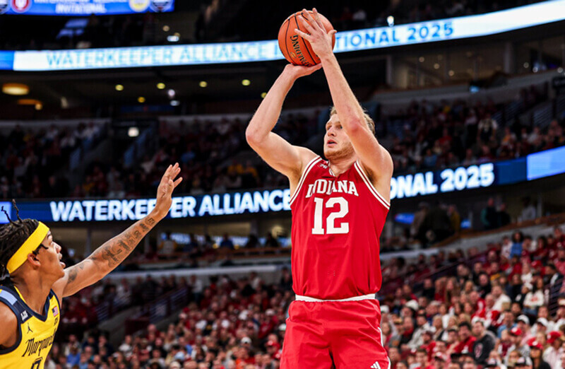 Tucker DeVries attempts a shot.