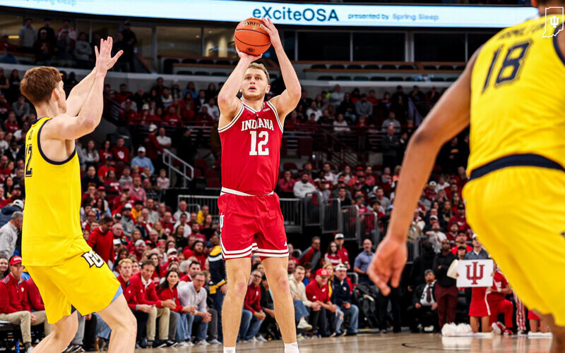 Tucker DeVries attempts a shot.