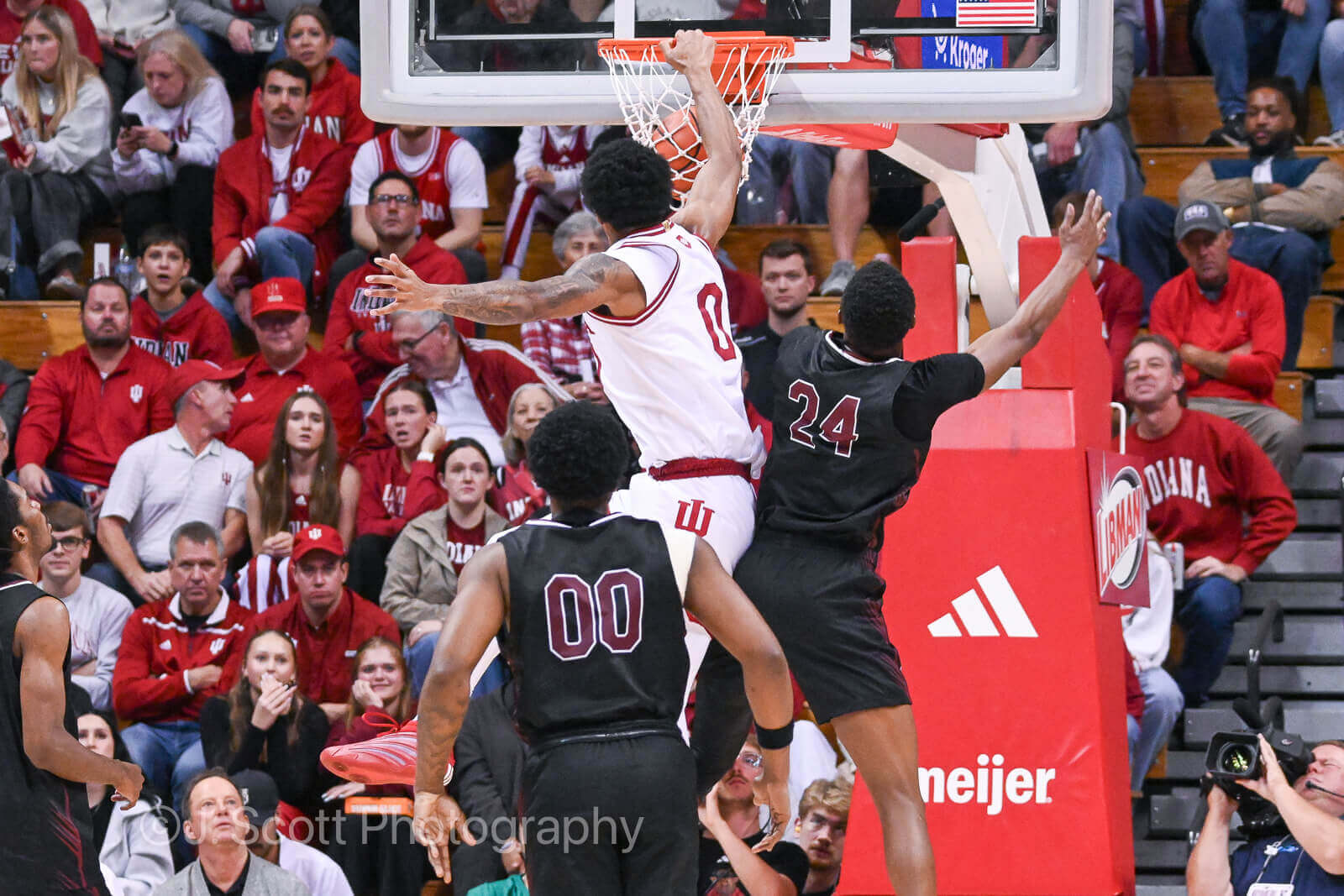 Photos of IU basketball's 98-51 win against Alabama A&M.