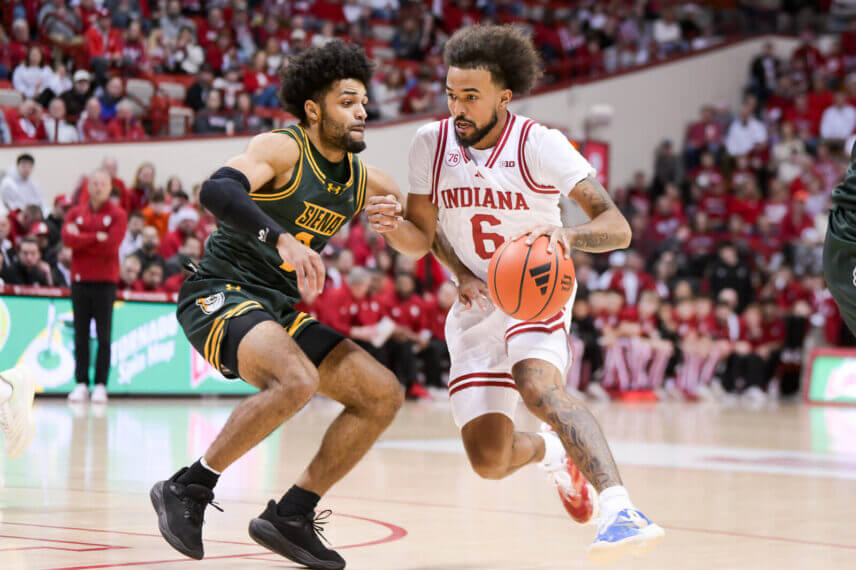 Tayton Conerway handles the ball.