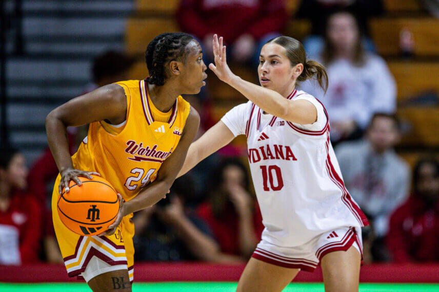 Shay Ciezki defends against ULM.