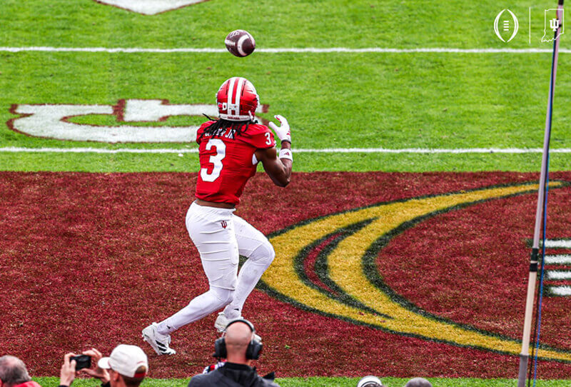 Omar Cooper catches a touchdown in the Rose Bowl.