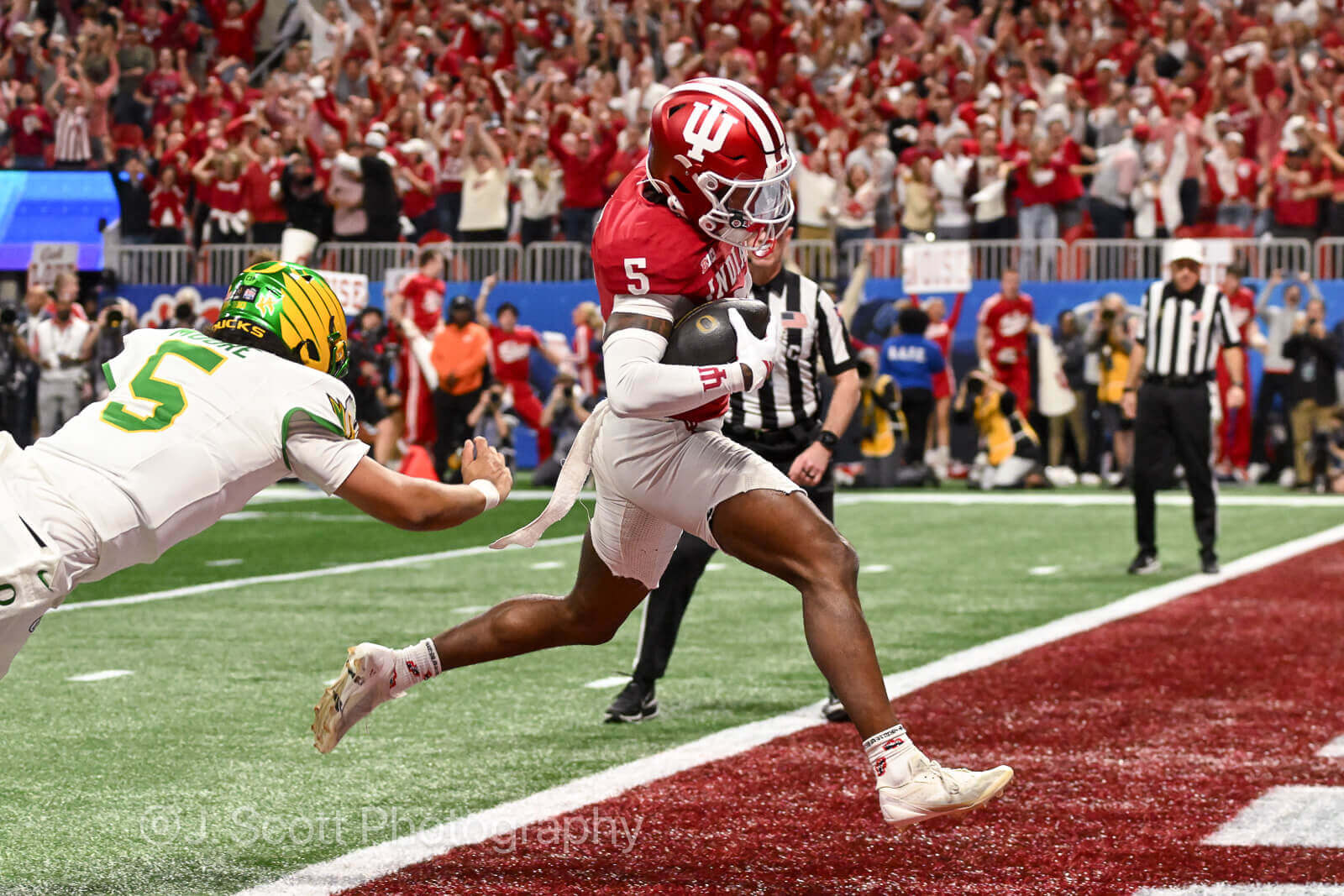 ATLANTA – Check out 81 photos by Jamie Owens from Indiana's 56-22 win against Oregon in the CFP semifinal at the Chick-fil-A Peach Bowl at Mercedes-Benz Stadium.
