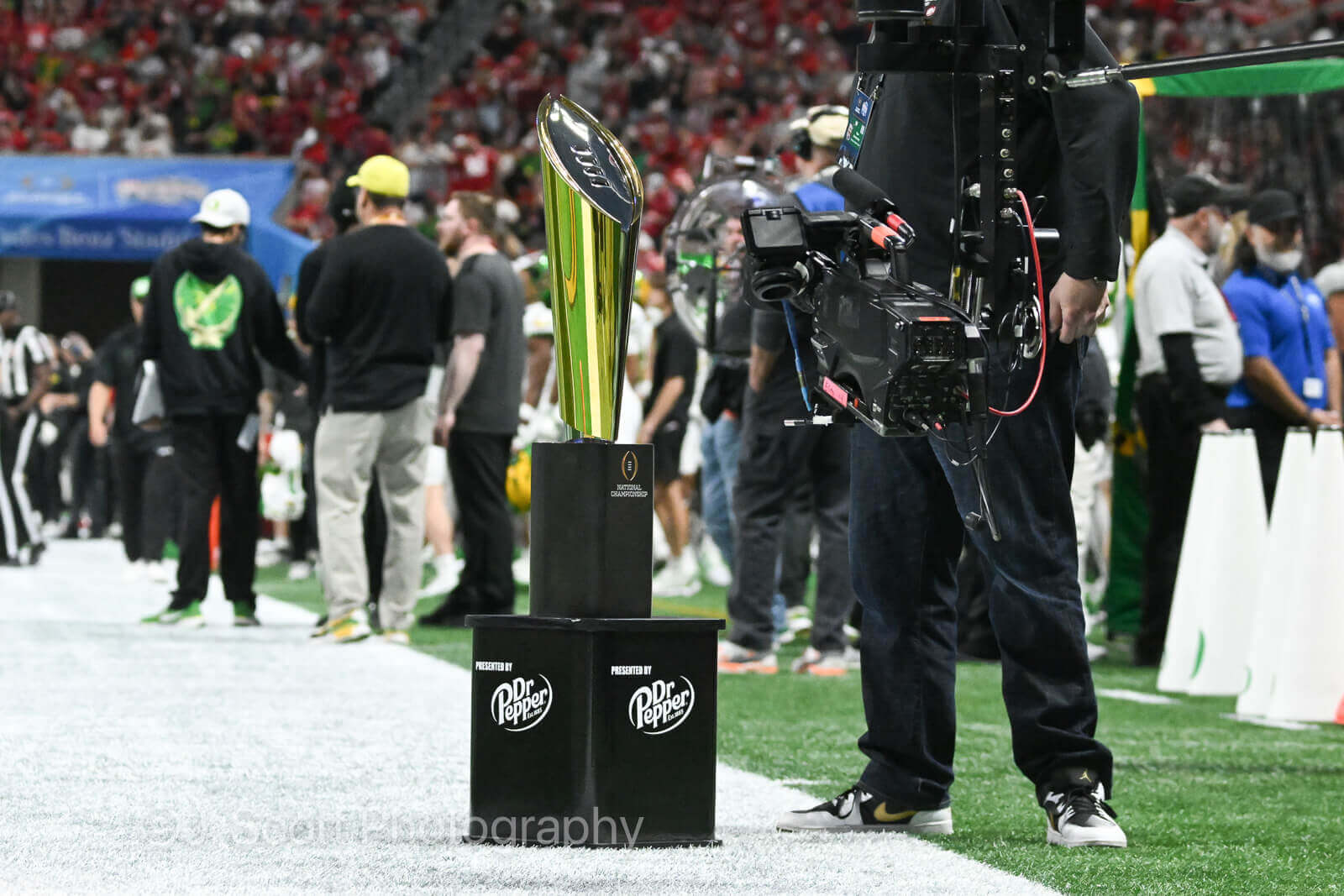 ATLANTA – Check out 81 photos by Jamie Owens from Indiana's 56-22 win against Oregon in the CFP semifinal at the Chick-fil-A Peach Bowl at Mercedes-Benz Stadium.