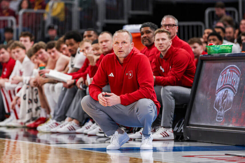 Darian DeVries on the sidelines.
