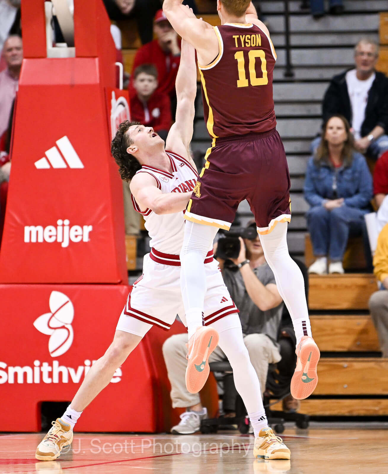Photos from IU basketball's 77-47 win against Minnesota at Simon Skjodt Assembly Hall.