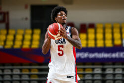 Markus Burton makes a pass in the FISU America Games.
